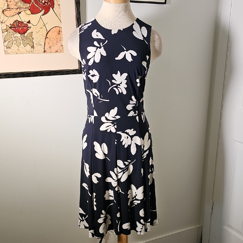 Ralph Lauren Elegant Navy and White Floral Dress.‎ Sleevless. Size 8